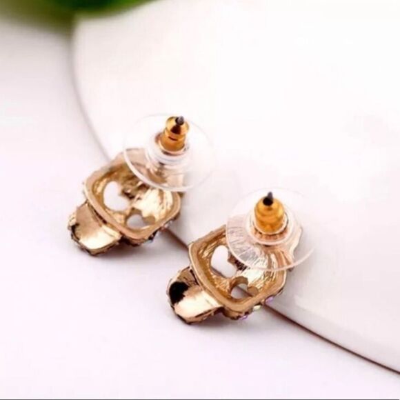 💲6️⃣ Bundled ✔️Gold Rhinestone Skull Earrings with Pink Rose - Picture 3 of 5